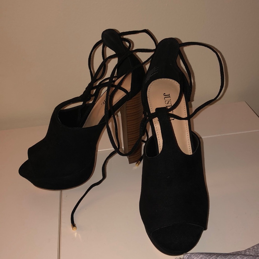 Black high heel from just fab never worn size 6